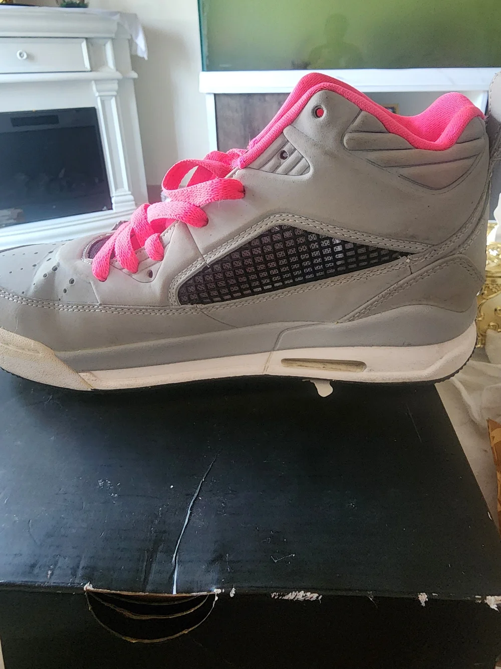 Jordan Flight Box Label in Wolf Grey and Black